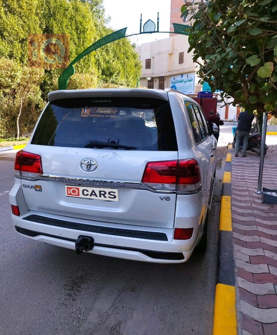 تۆیۆتا لاند کروزەر